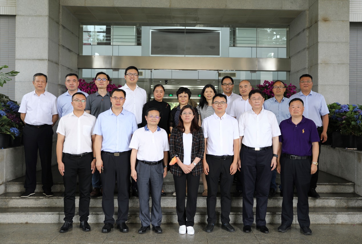 云顶(中国)yunding·官方网页版,与东南大学签订产学研战略合作协议，瞿磊获颁“东南大学至善教育贡献奖”