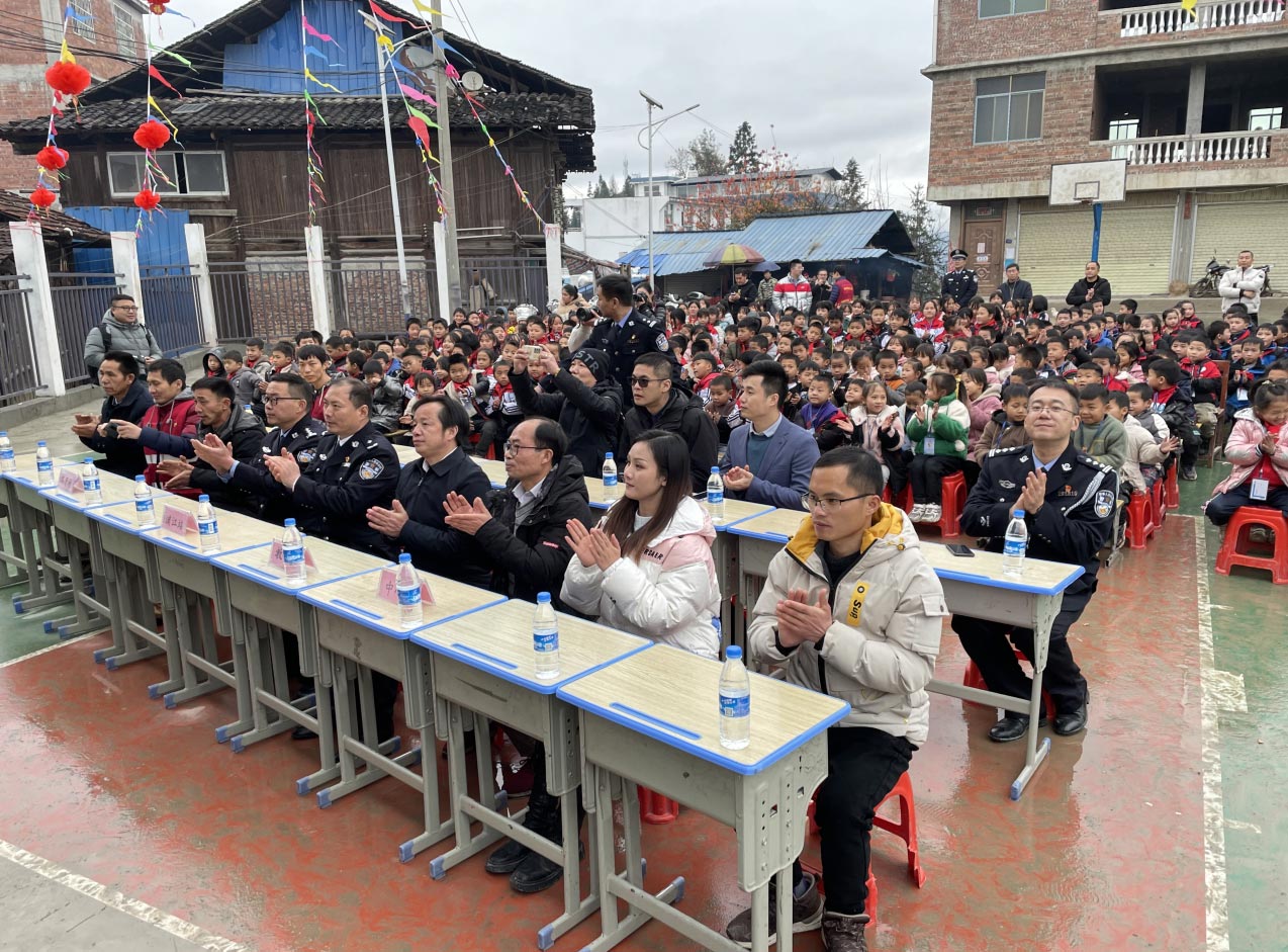“少年强则国强” 云顶(中国)yunding·官方网页版,为广西三江岑牙小学捐资助建